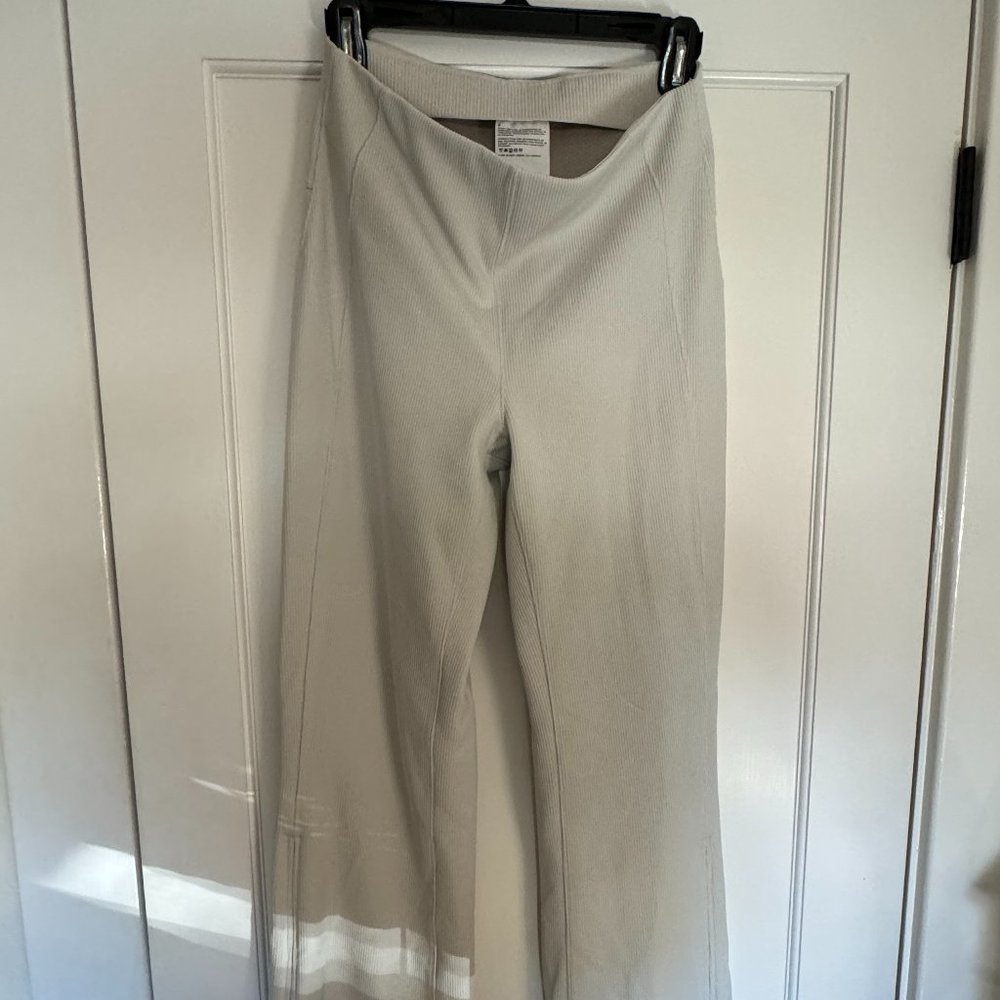Lululemon Brushed Softstreme Ribbed Zip Flared Pant 32.5" inseam size 8 in Bone